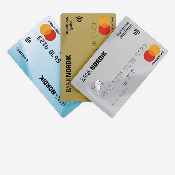 Tre forskellige mastercard kreditkort. 